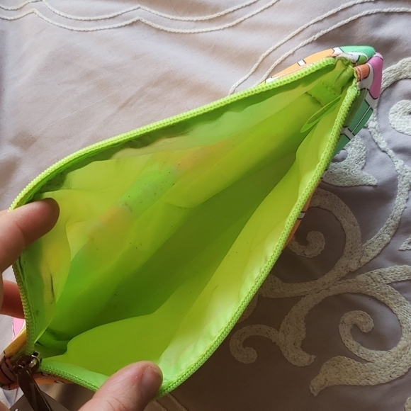 💲5 w/ purchase Misc Clinique Bags - Picture 3 of 4